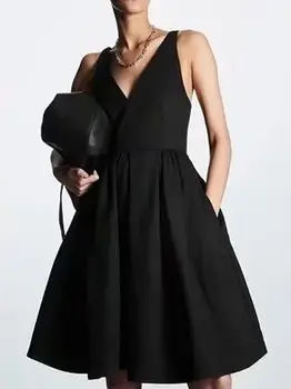 Лятно дамско Черно Дизайнерско рокля с открити рамене и дълбоко V-образно деколте, Emy, Приталенное до кръста, Модерно рокля в Ретро стил Хепбърн